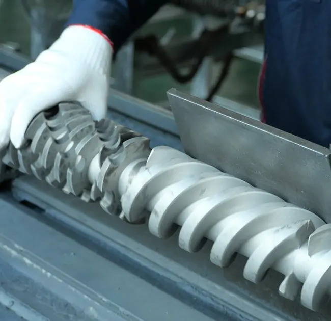 એક્સ્ટ્રુડરમાં શા માટે કાળી રેખાઓ વારંવાર દેખાય છે? This article teaches you how to quickly determine whether it is caused by a problem with the barrel or screw.